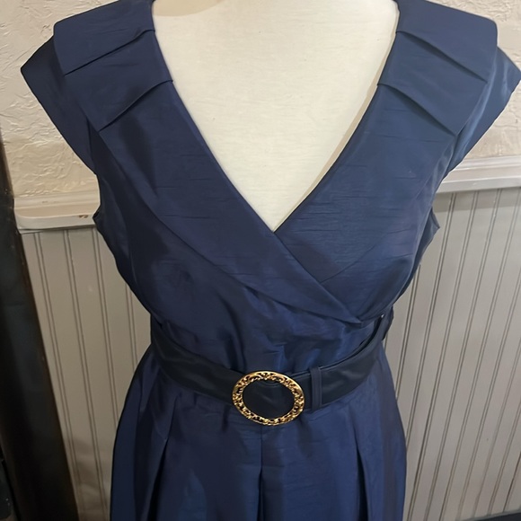 Tahari Dress - Picture 4 of 9